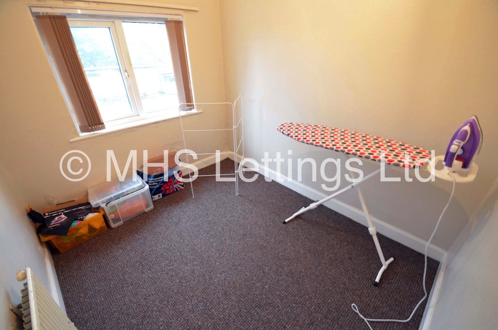 Photo of 3 Bedroom Mid Terraced House in 218 Cardigan Lane, Leeds, LS6 1ED