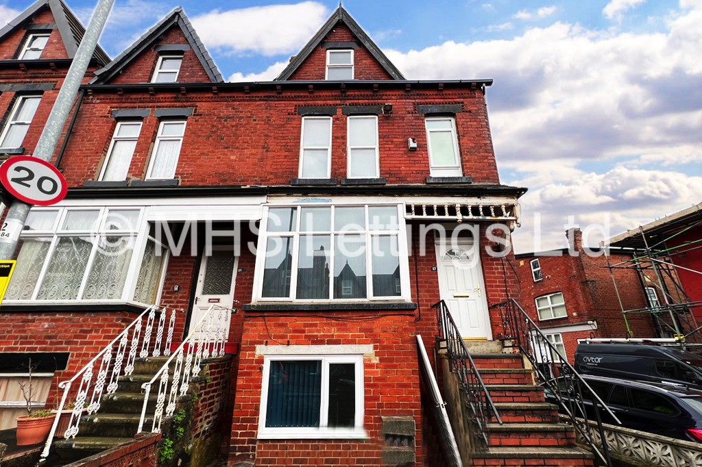Photo of 7 Bedroom End Terraced House in 27 Richmond Mount, Leeds, LS6 1DG