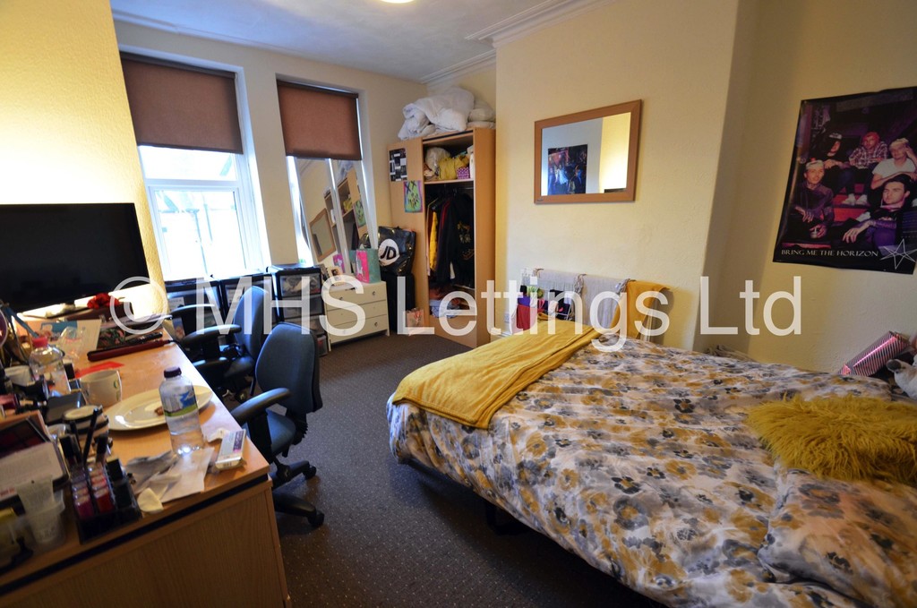 Photo of 7 Bedroom End Terraced House in 27 Richmond Mount, Leeds, LS6 1DG