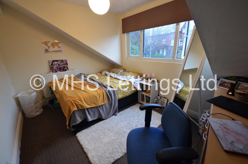 Photo of 7 Bedroom End Terraced House in 27 Richmond Mount, Leeds, LS6 1DG