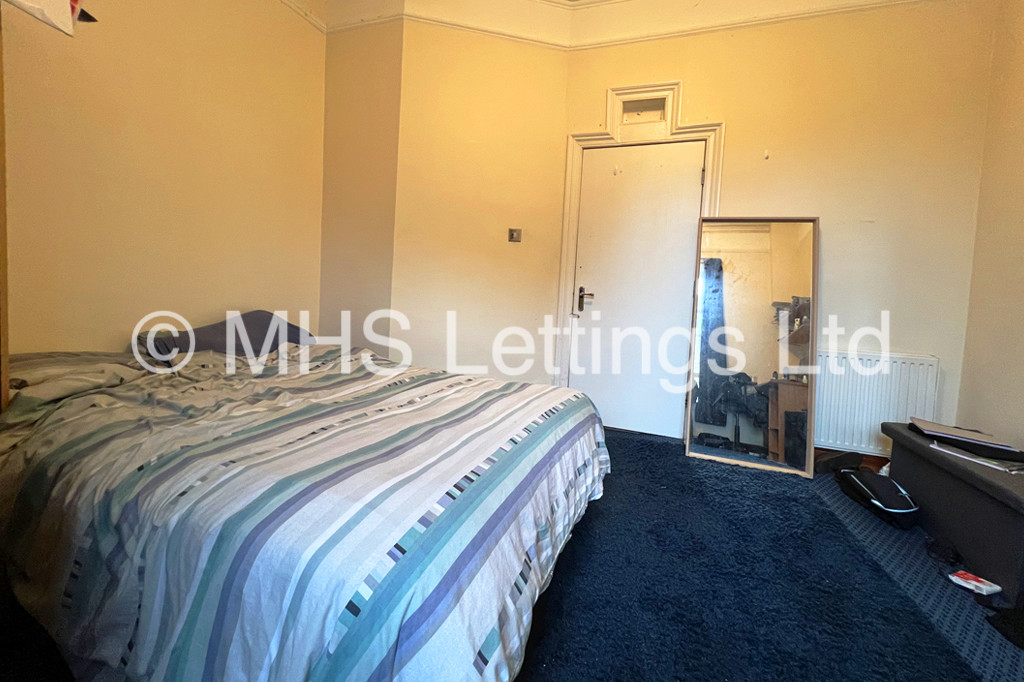 Photo of 6 Bedroom Semi-Detached House in 10b Cumberland Road, Leeds, LS6 2EF