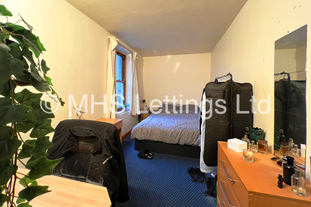 Photo of 6 Bedroom Semi-Detached House in 10b Cumberland Road, Leeds, LS6 2EF