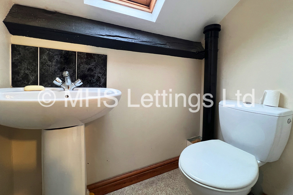 Photo of 6 Bedroom Semi-Detached House in 10b Cumberland Road, Leeds, LS6 2EF