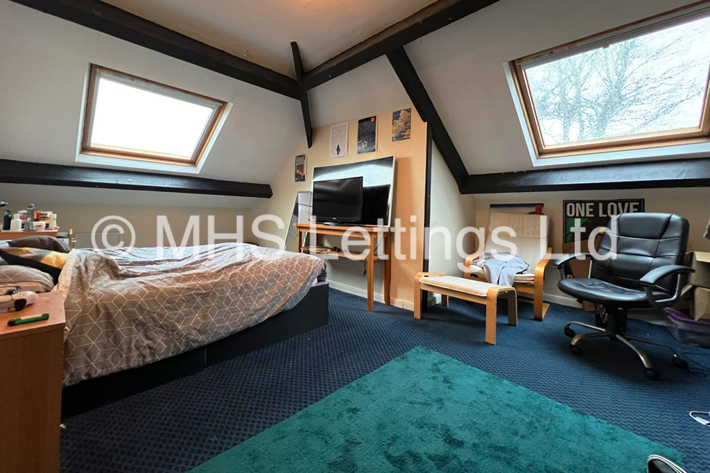 Photo of 6 Bedroom Semi-Detached House in 10b Cumberland Road, Leeds, LS6 2EF
