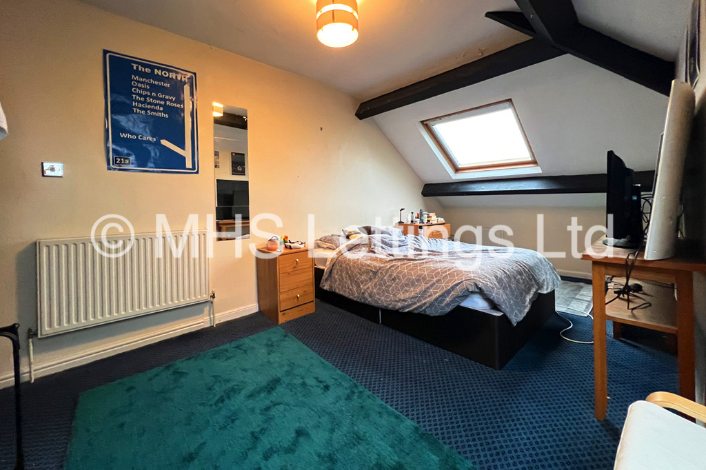 Photo of 6 Bedroom Semi-Detached House in 10b Cumberland Road, Leeds, LS6 2EF