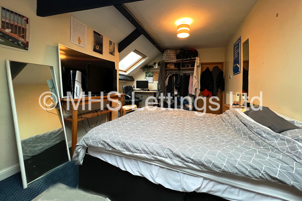Photo of 6 Bedroom Semi-Detached House in 10b Cumberland Road, Leeds, LS6 2EF