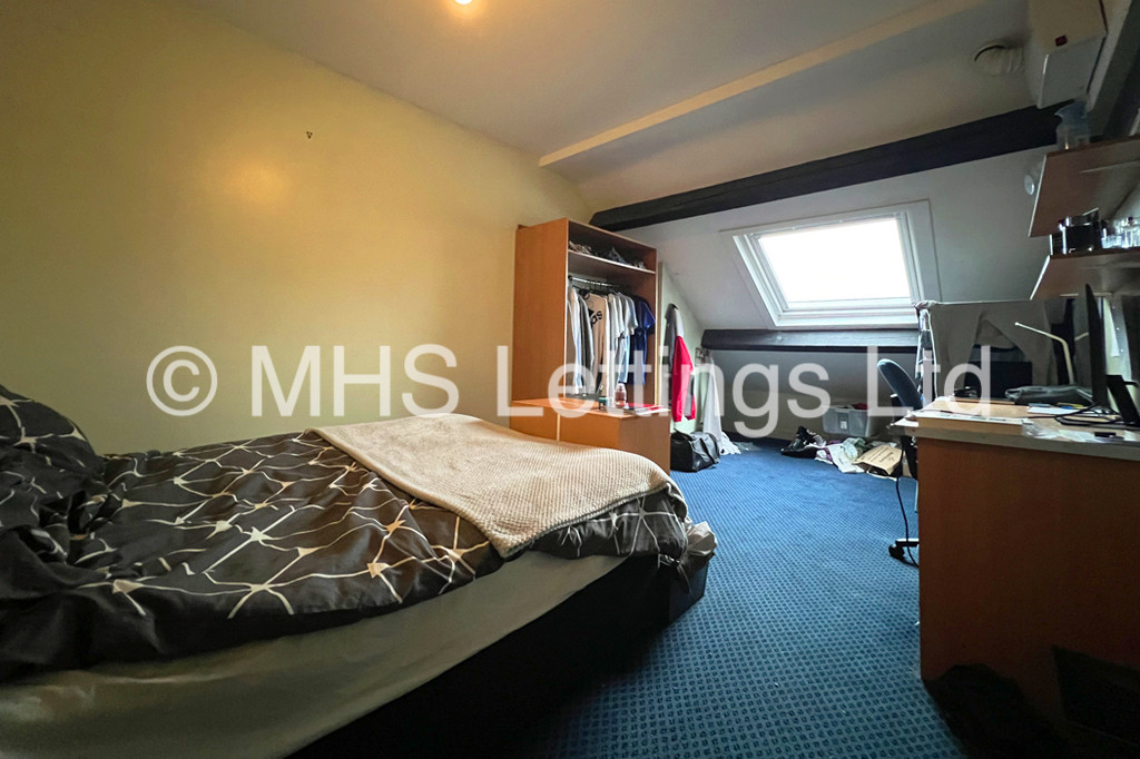 Photo of 6 Bedroom Semi-Detached House in 10b Cumberland Road, Leeds, LS6 2EF