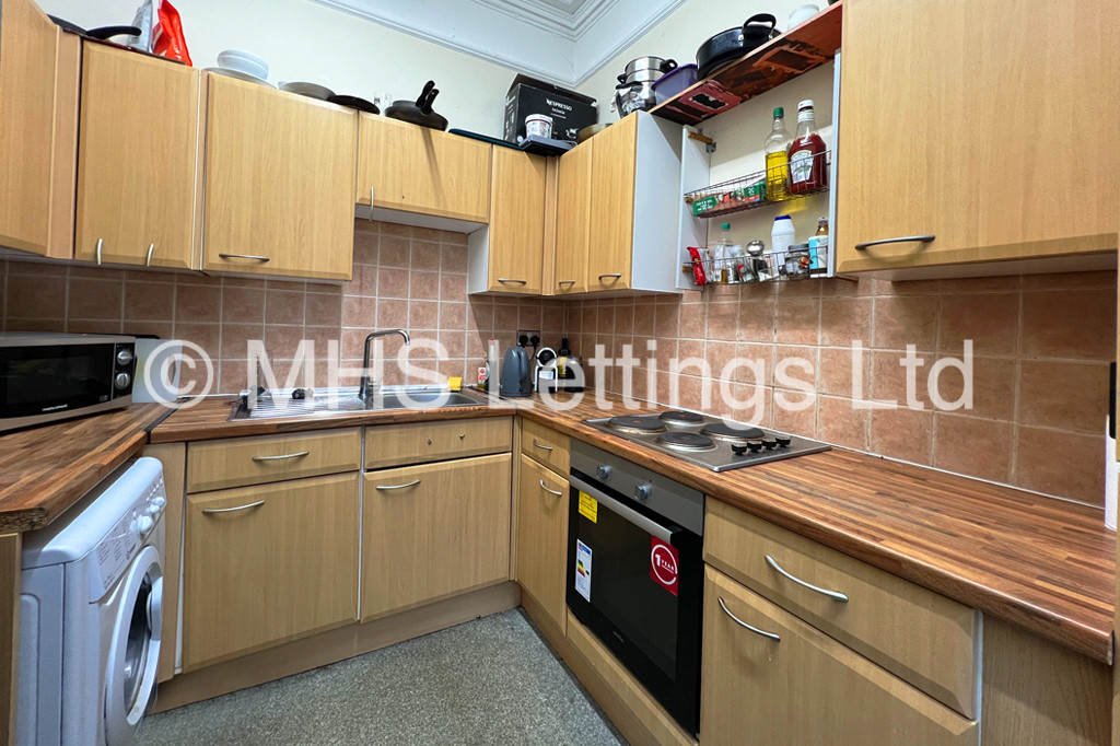 Photo of 6 Bedroom Semi-Detached House in 10b Cumberland Road, Leeds, LS6 2EF