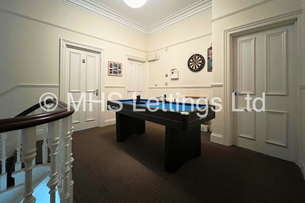 Photo of 6 Bedroom Semi-Detached House in 10b Cumberland Road, Leeds, LS6 2EF
