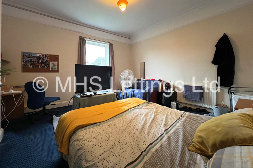 Photo of 6 Bedroom Semi-Detached House in 10b Cumberland Road, Leeds, LS6 2EF