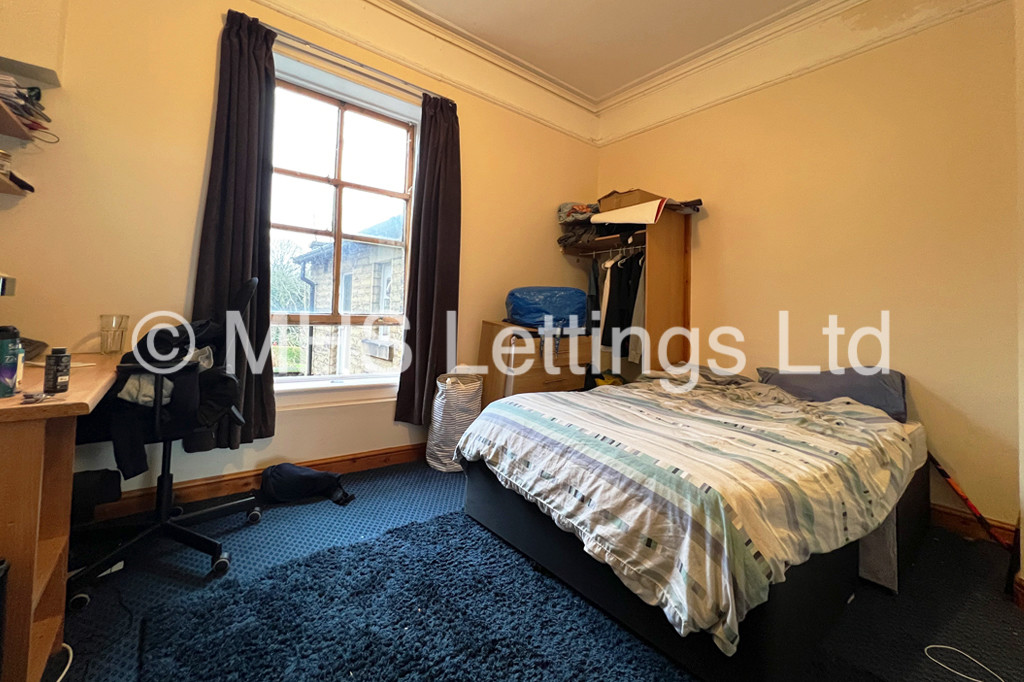 Photo of 6 Bedroom Semi-Detached House in 10b Cumberland Road, Leeds, LS6 2EF