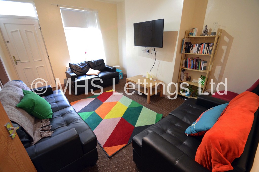 Photo of 5 Bedroom Mid Terraced House in 24 Hessle Avenue, Leeds, LS6 1EF