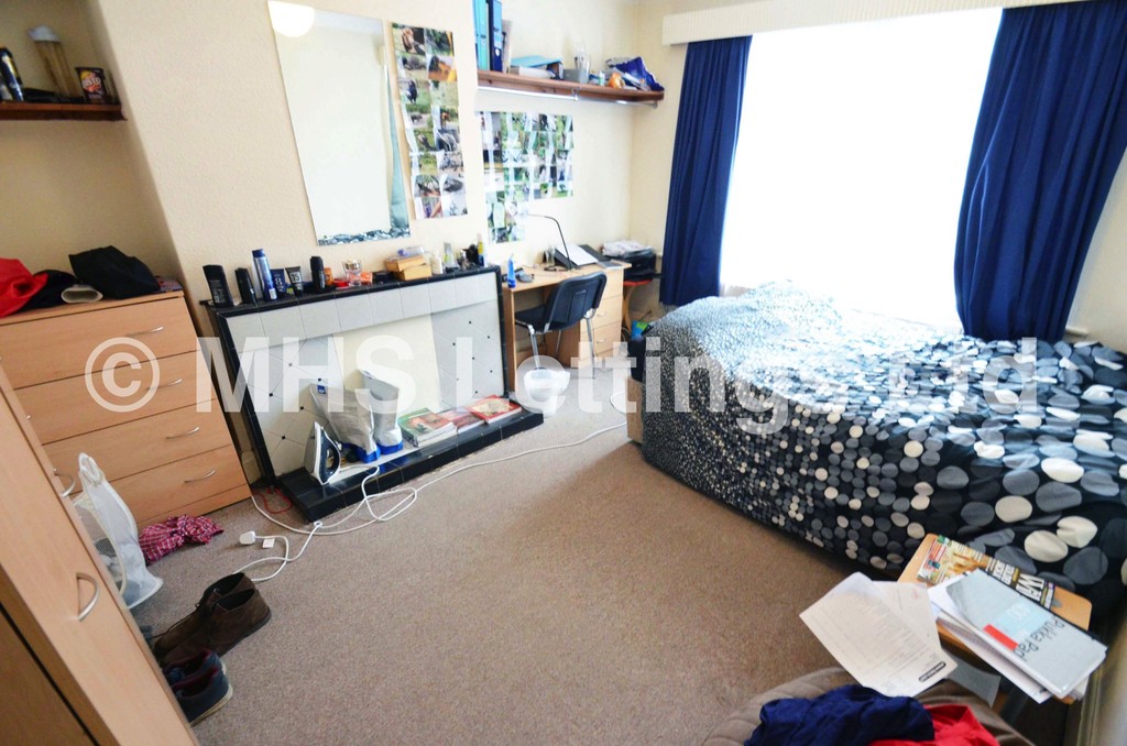 Photo of 3 Bedroom Mid Terraced House in 6 Mayville Avenue, Leeds, LS6 1NQ
