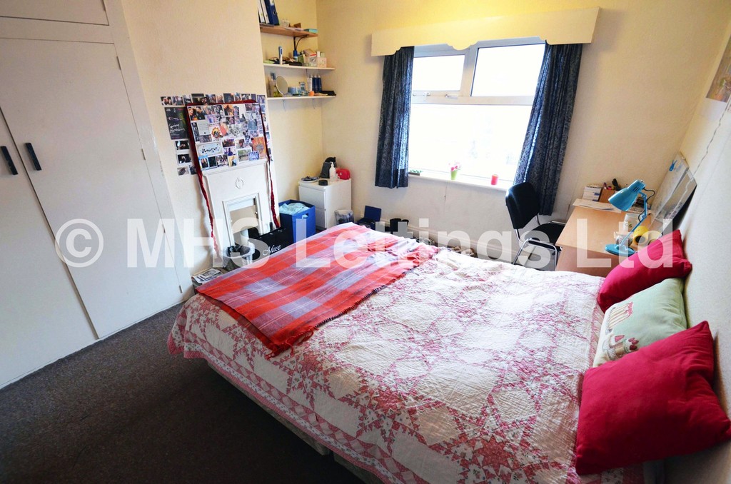 Photo of 3 Bedroom Mid Terraced House in 6 Mayville Avenue, Leeds, LS6 1NQ
