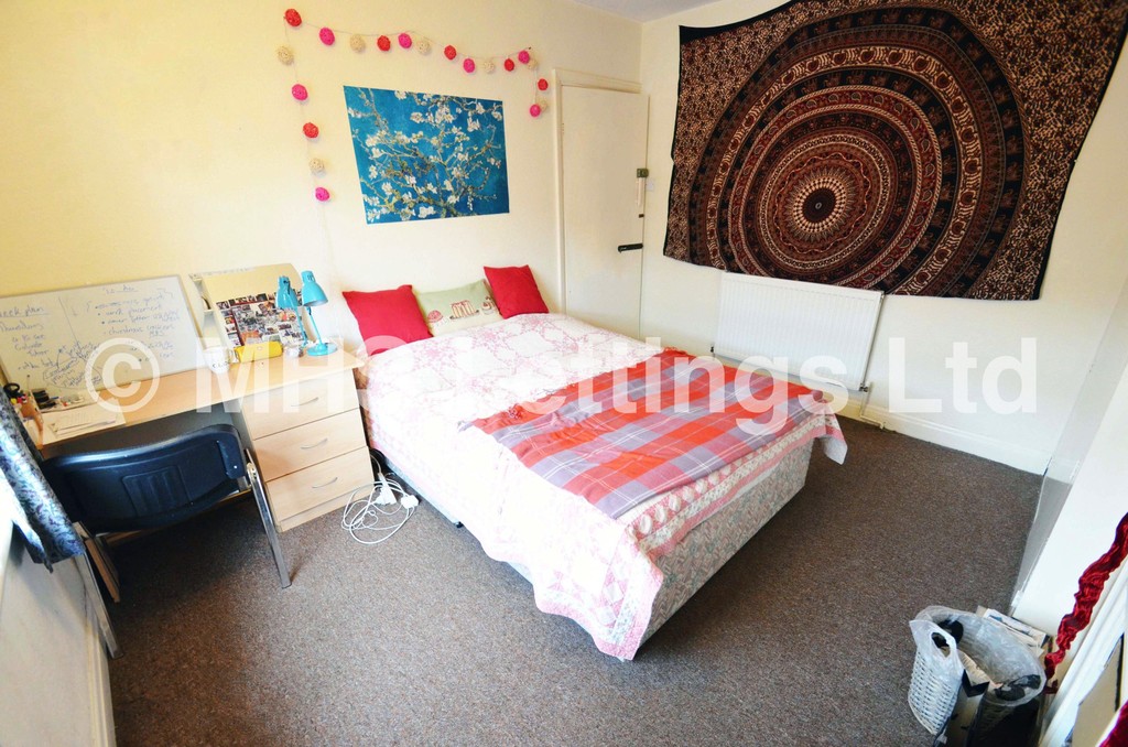 Photo of 3 Bedroom Mid Terraced House in 6 Mayville Avenue, Leeds, LS6 1NQ