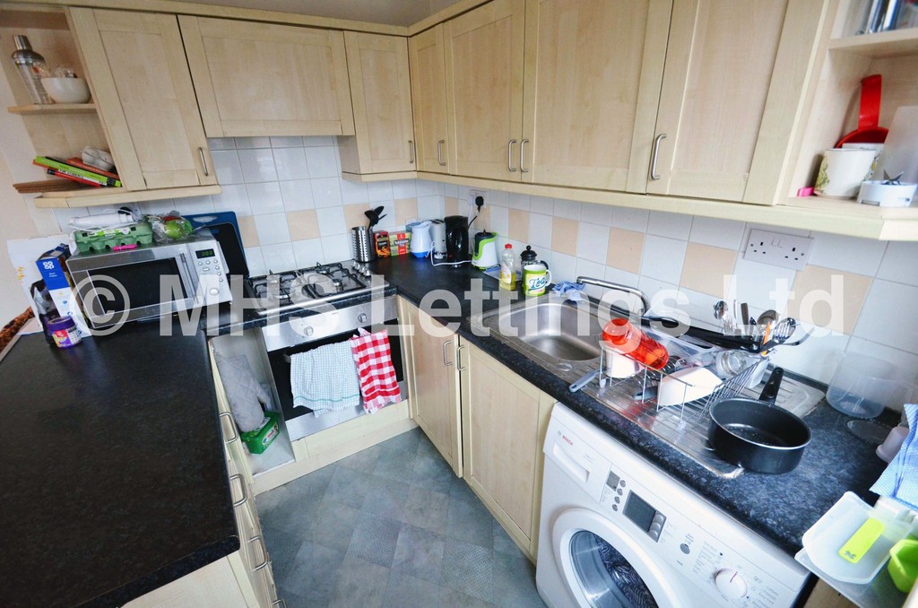 Photo of 3 Bedroom Mid Terraced House in 6 Mayville Avenue, Leeds, LS6 1NQ