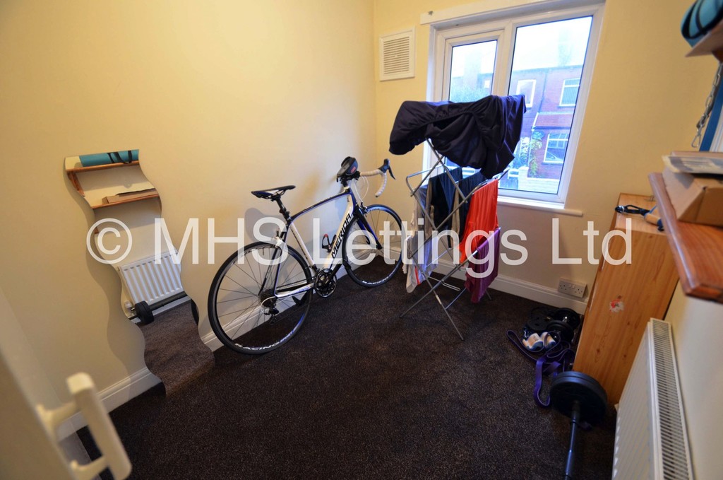 Photo of 3 Bedroom Mid Terraced House in 4 Mayville Avenue, Leeds, LS6 1NQ