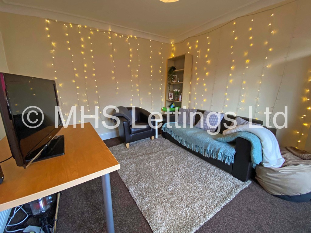 Photo of 3 Bedroom Mid Terraced House in 4 Mayville Avenue, Leeds, LS6 1NQ