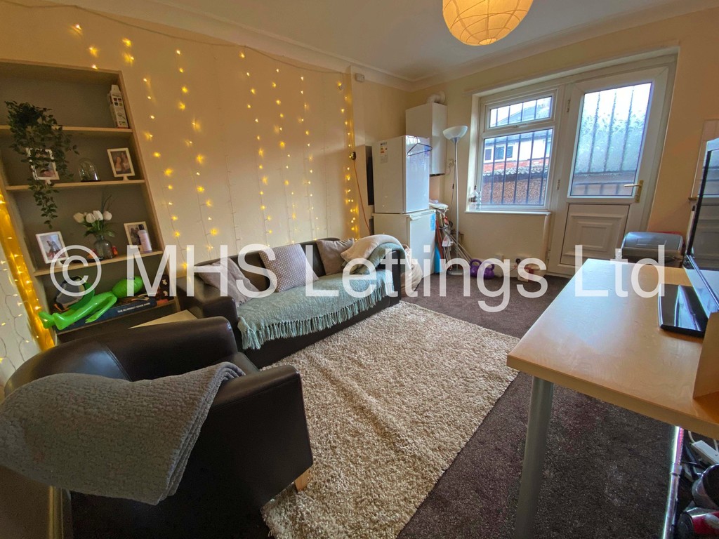 Photo of 3 Bedroom Mid Terraced House in 4 Mayville Avenue, Leeds, LS6 1NQ