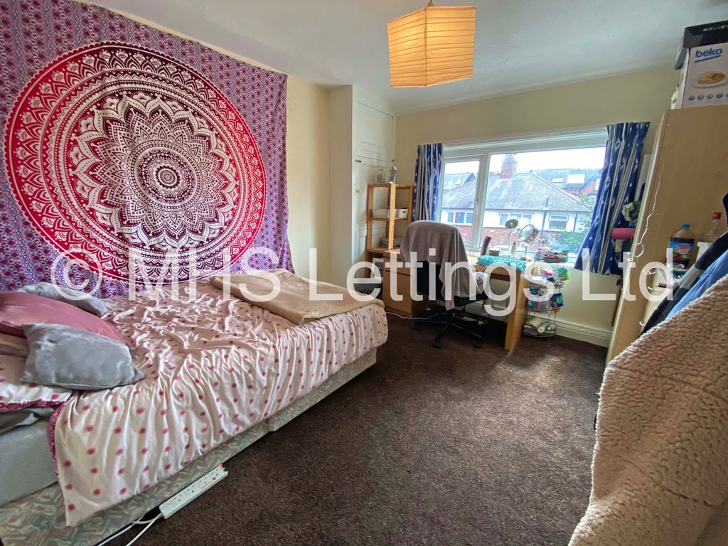 Photo of 3 Bedroom Mid Terraced House in 4 Mayville Avenue, Leeds, LS6 1NQ