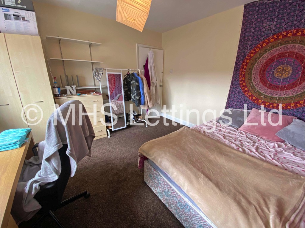 Photo of 3 Bedroom Mid Terraced House in 4 Mayville Avenue, Leeds, LS6 1NQ