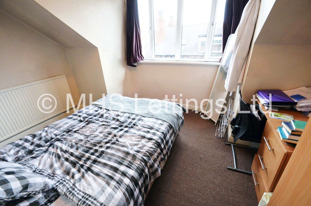 Photo of 4 Bedroom Mid Terraced House in 11 Hessle View, Leeds, LS6 1ER