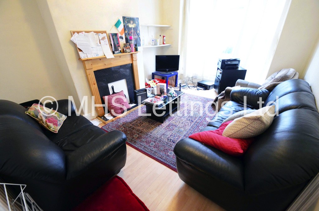 Photo of 4 Bedroom Mid Terraced House in 11 Hessle View, Leeds, LS6 1ER