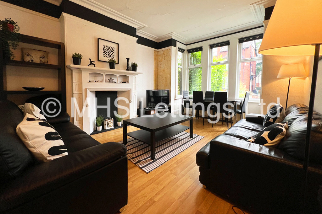 Photo of 7 Bedroom Mid Terraced House in 31 Estcourt Avenue, Leeds, LS6 3ES