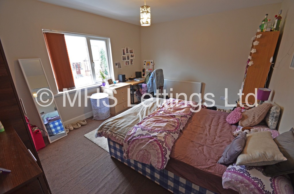 Photo of 3 Bedroom Mid Terraced House in 26 Mayville Road, Leeds, LS6 1NF
