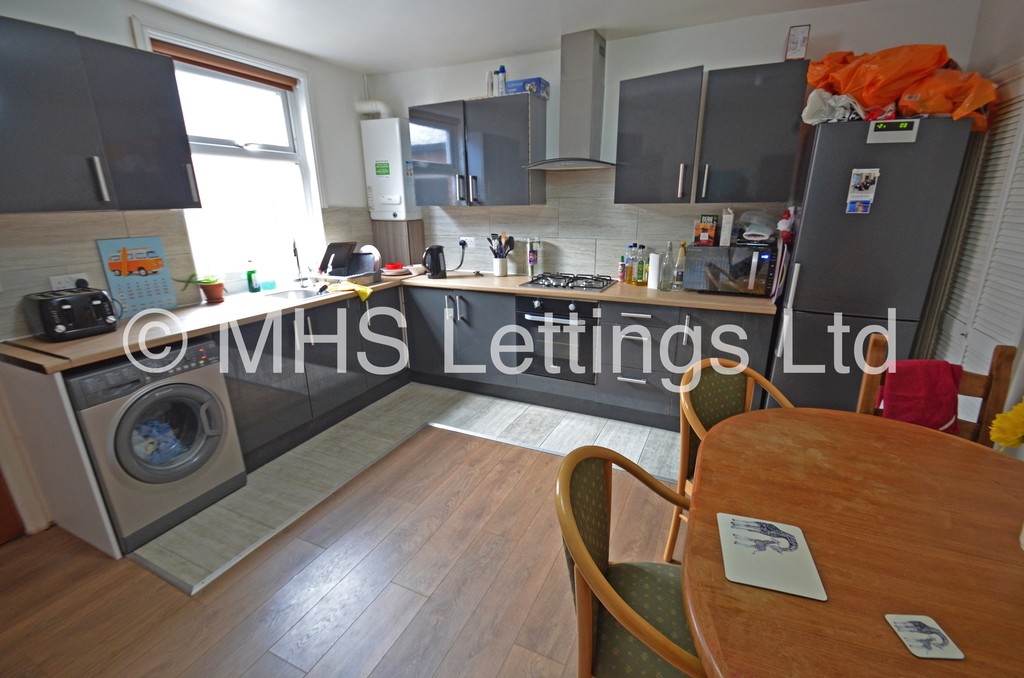 Photo of 3 Bedroom Mid Terraced House in 26 Mayville Road, Leeds, LS6 1NF