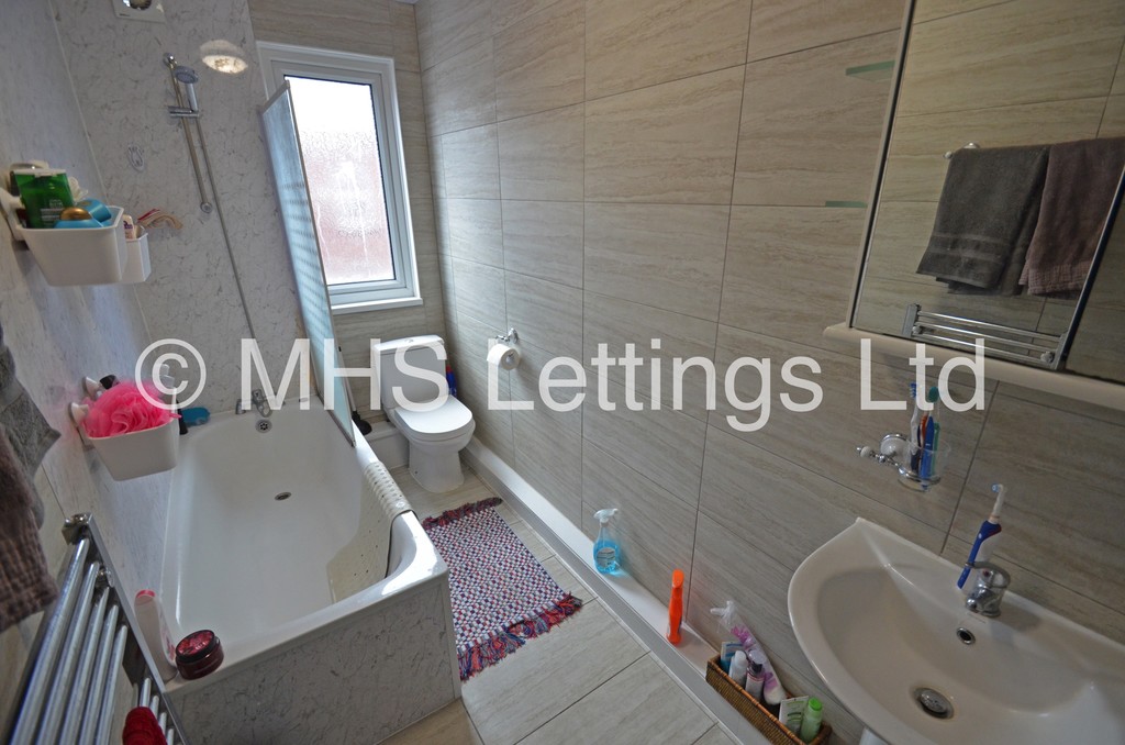Photo of 3 Bedroom Mid Terraced House in 26 Mayville Road, Leeds, LS6 1NF