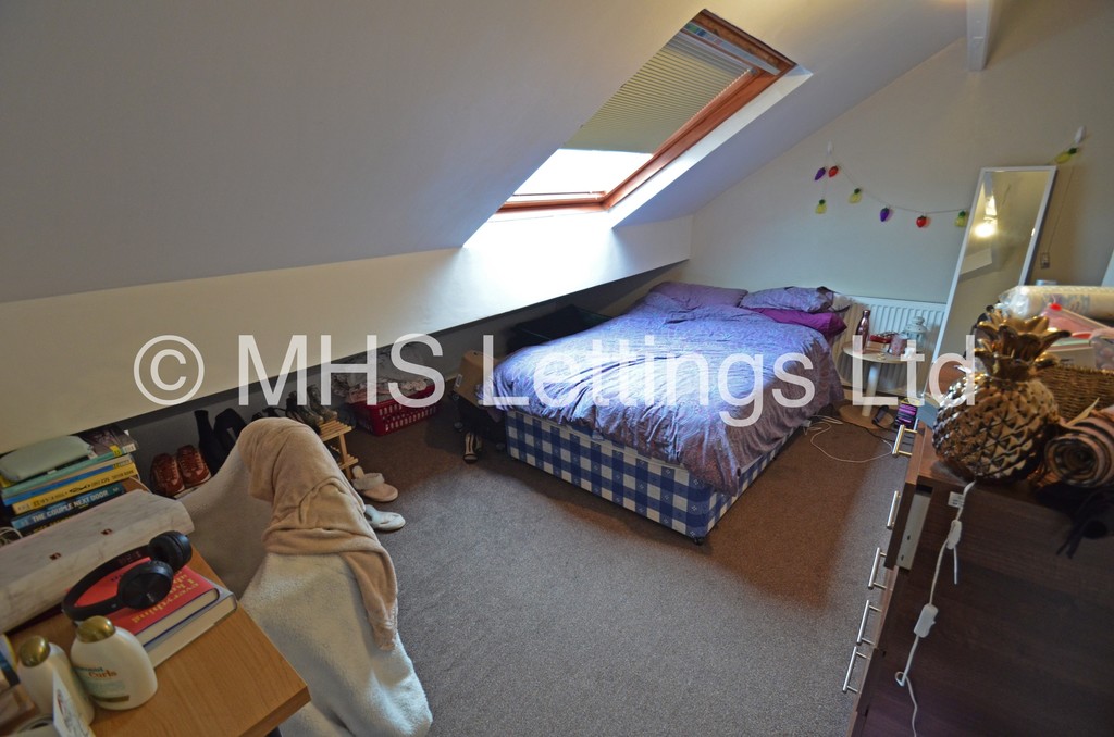 Photo of 3 Bedroom Mid Terraced House in 26 Mayville Road, Leeds, LS6 1NF