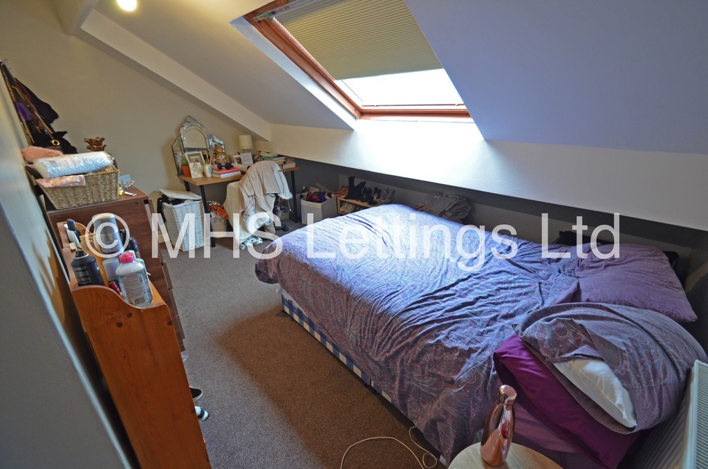 Photo of 3 Bedroom Mid Terraced House in 26 Mayville Road, Leeds, LS6 1NF