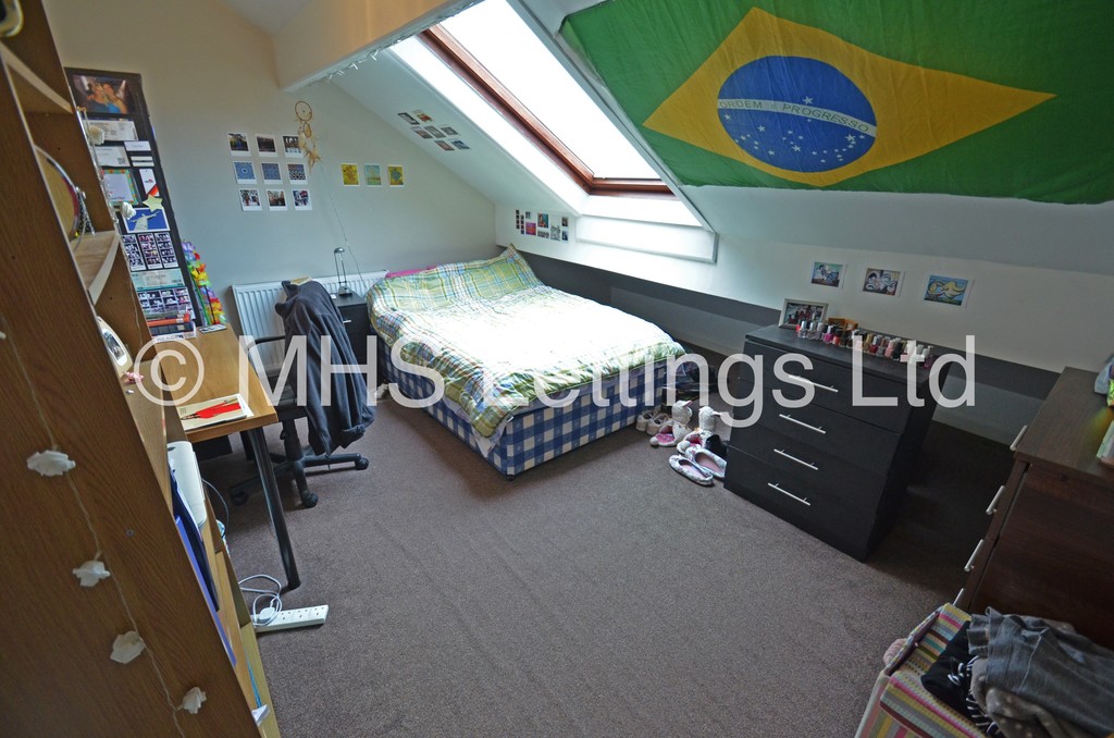 Photo of 3 Bedroom Mid Terraced House in 26 Mayville Road, Leeds, LS6 1NF