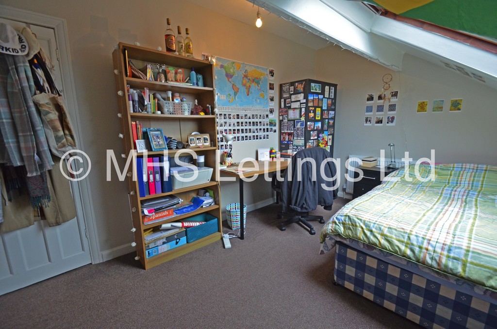 Photo of 3 Bedroom Mid Terraced House in 26 Mayville Road, Leeds, LS6 1NF
