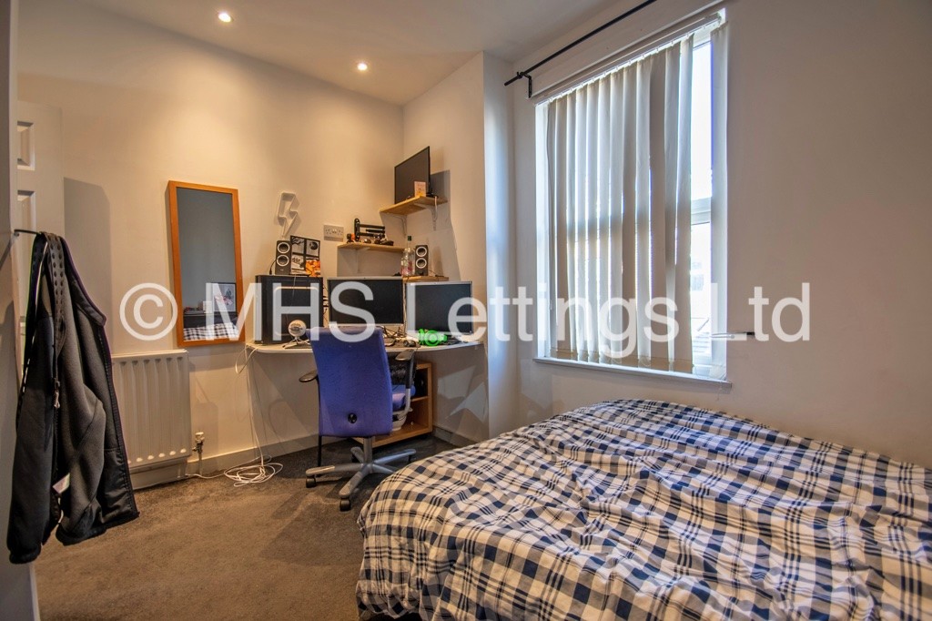 Photo of 5 Bedroom Mid Terraced House in 6 Ashville View, Leeds, LS6 1LT