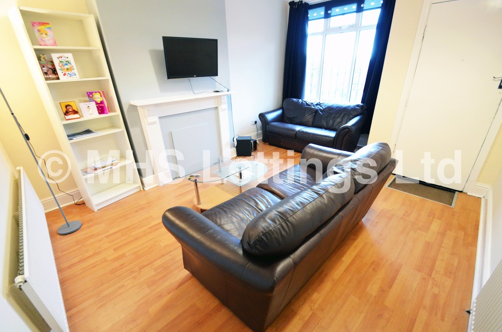 Photo of 5 Bedroom Mid Terraced House in 10 Hartley Grove, Leeds, LS6 2LD