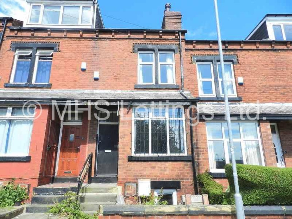 Photo of 5 Bedroom Mid Terraced House in 10 Hartley Grove, Leeds, LS6 2LD