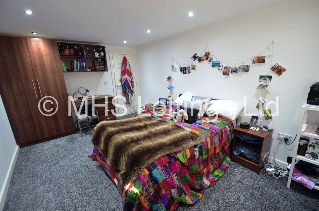Photo of 3 Bedroom Detached House in 12 Harold Mount, Leeds, LS6 1PW