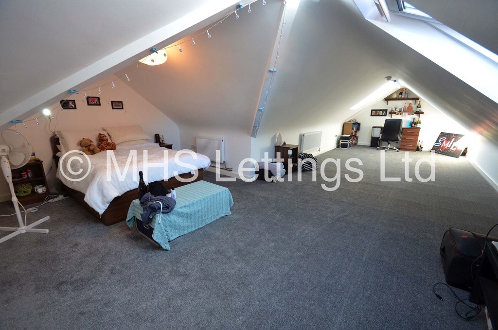 Photo of 3 Bedroom Detached House in 12 Harold Mount, Leeds, LS6 1PW