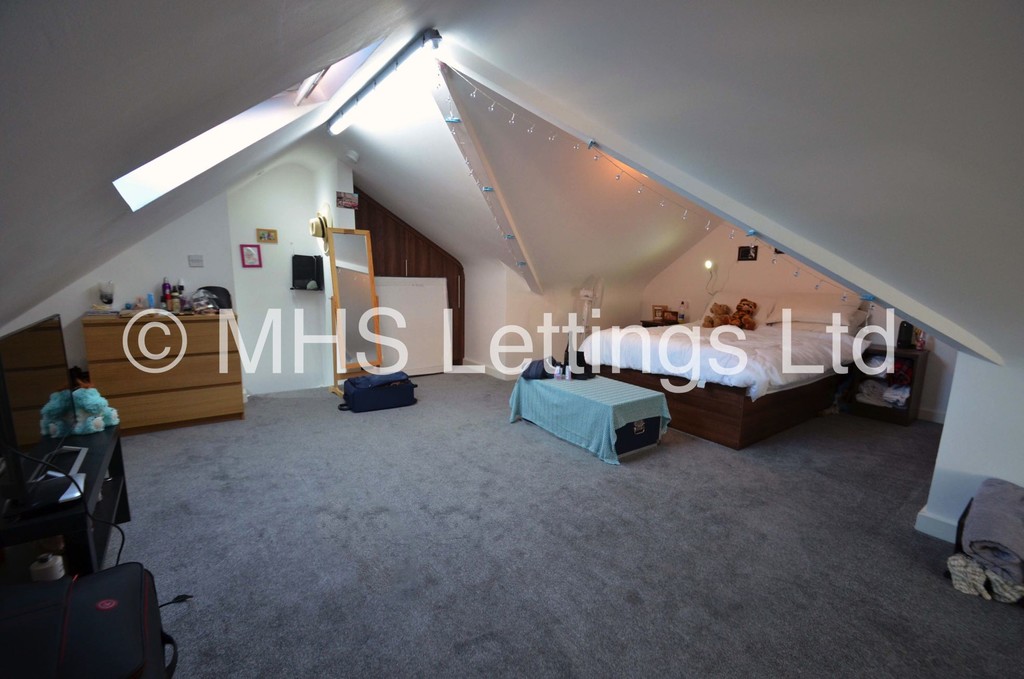 Photo of 3 Bedroom Detached House in 12 Harold Mount, Leeds, LS6 1PW