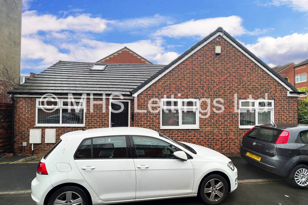 Photo of 3 Bedroom Detached House in 12 Harold Mount, Leeds, LS6 1PW