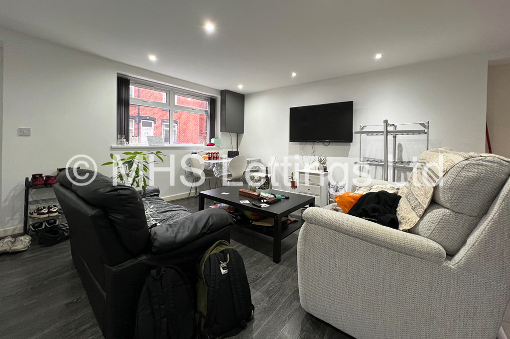 Photo of 3 Bedroom Detached House in 12 Harold Mount, Leeds, LS6 1PW