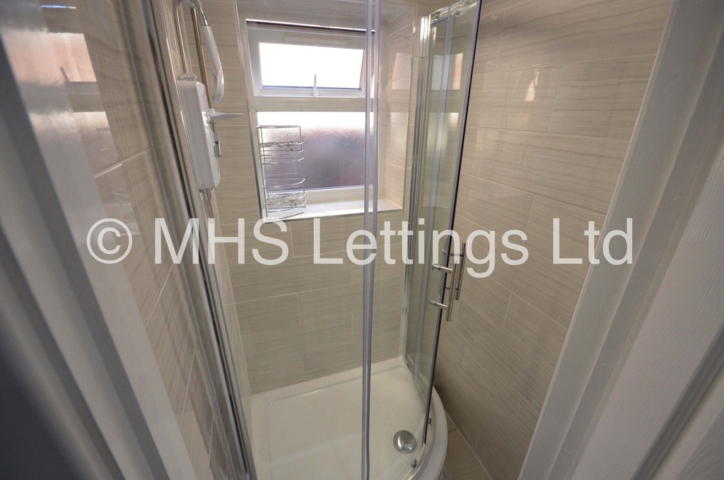 Photo of 3 Bedroom Detached House in 12 Harold Mount, Leeds, LS6 1PW