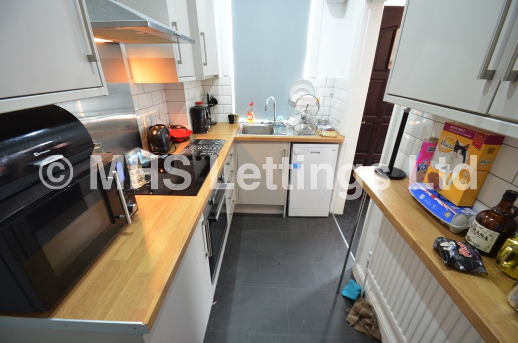 Photo of 2 Bedroom Mid Terraced House in 20 Harold Street, Leeds, LS6 1PL