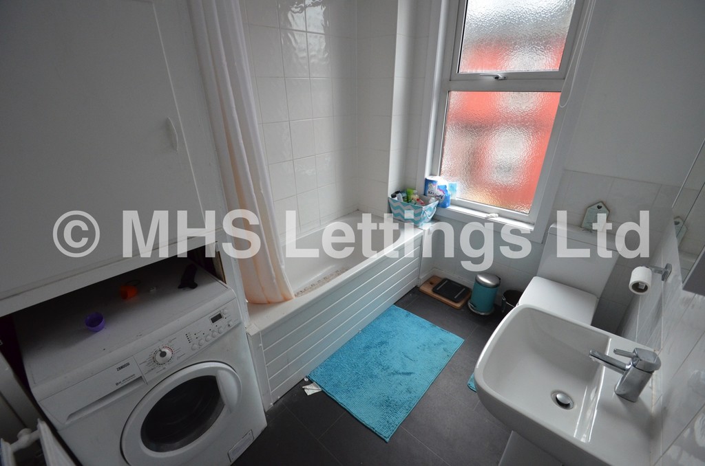 Photo of 2 Bedroom Mid Terraced House in 20 Harold Street, Leeds, LS6 1PL