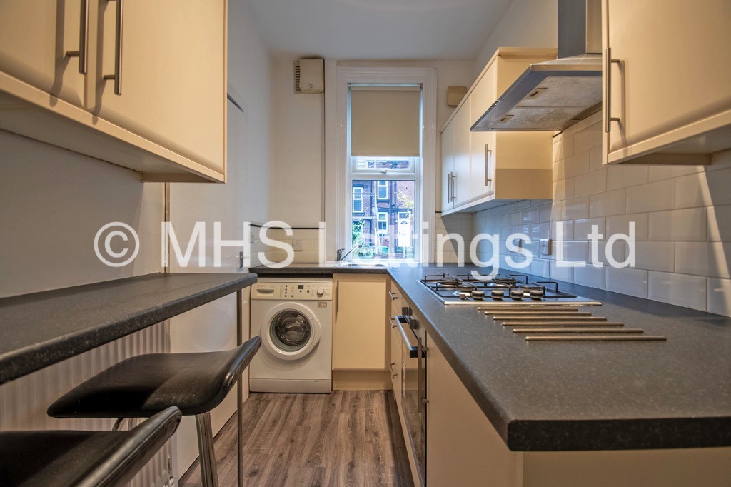Photo of 2 Bedroom Mid Terraced House in 14 Wharfedale Grove, Leeds, LS7 2LQ
