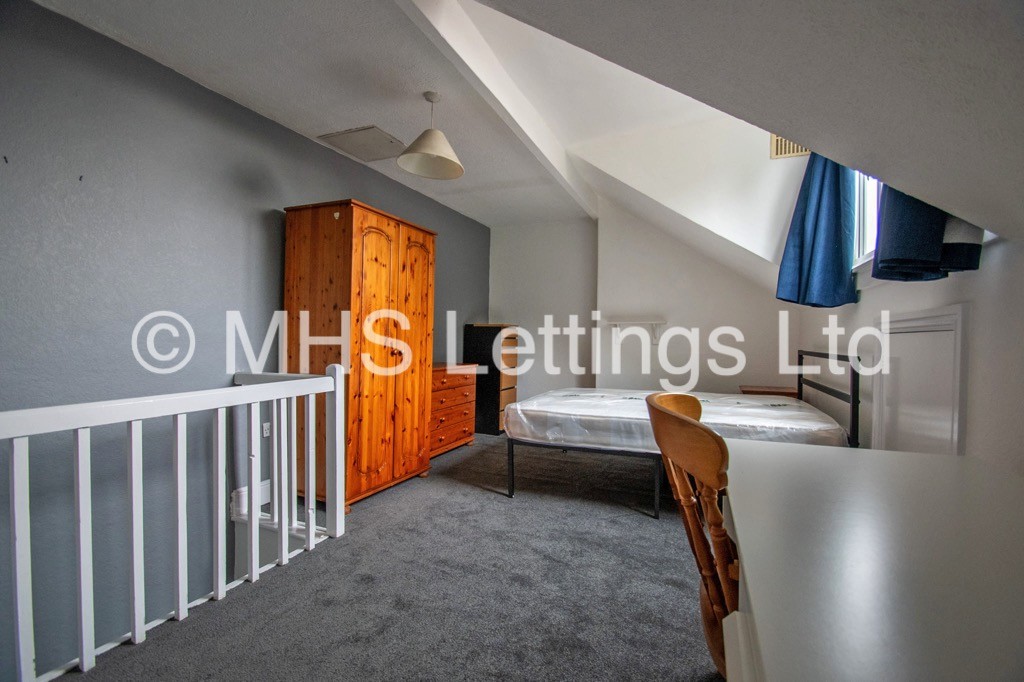 Photo of 2 Bedroom Mid Terraced House in 14 Wharfedale Grove, Leeds, LS7 2LQ