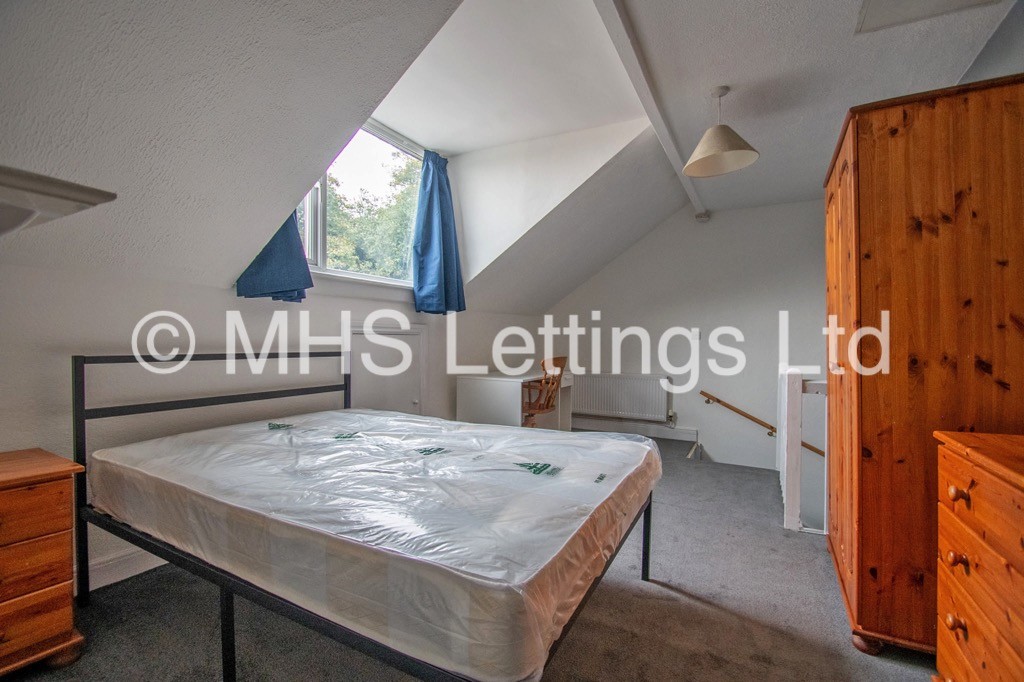 Photo of 2 Bedroom Mid Terraced House in 14 Wharfedale Grove, Leeds, LS7 2LQ