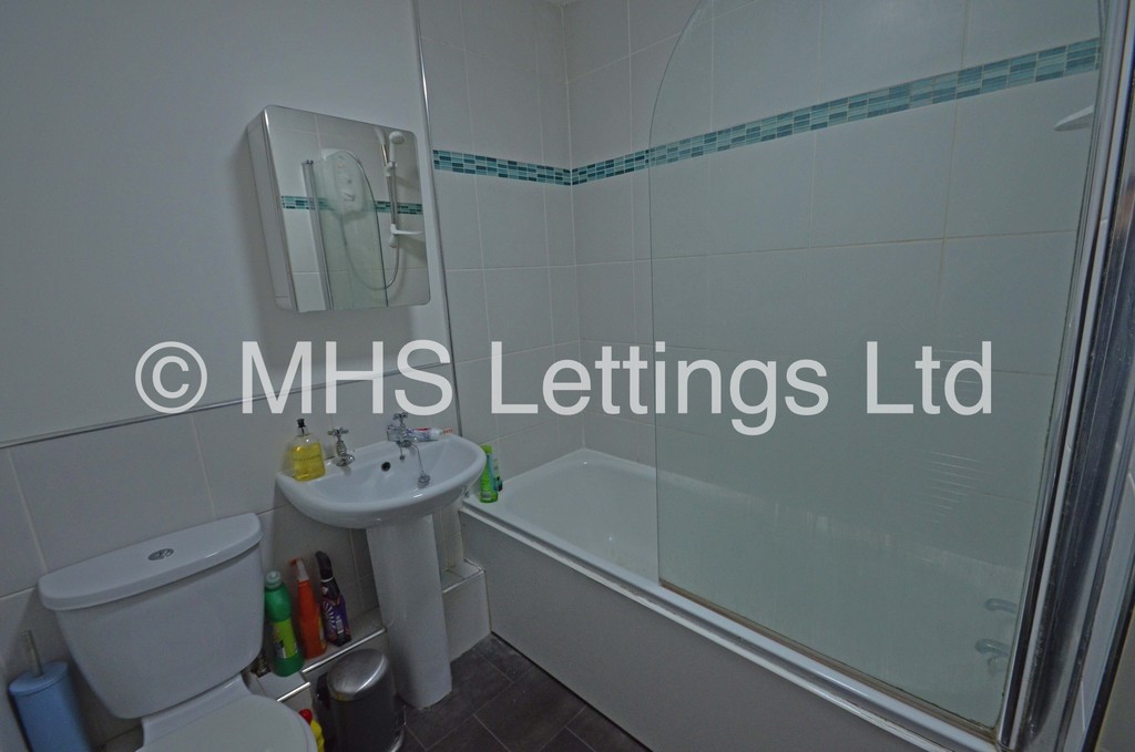 Photo of 2 Bedroom Mid Terraced House in 6 The Maltings, Leeds, LS6 1RX